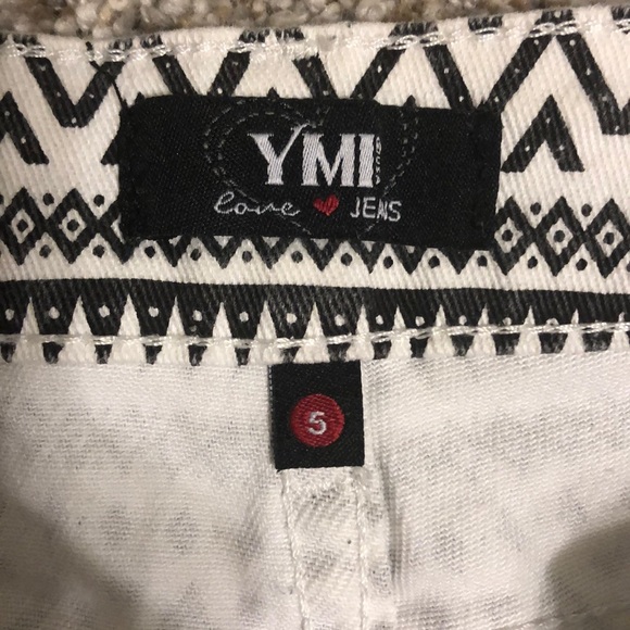 Cute Patterned Shorts - Picture 3 of 4